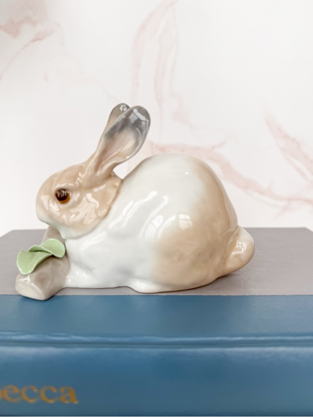 Retired Lladro Porcelain Woodland Bunny Rabbit Figurine #4472 aka “Bunny Eating” - Picture 4 of 5